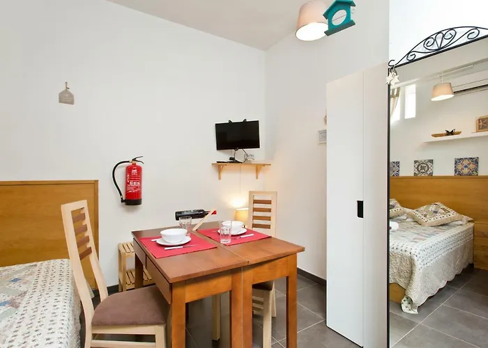 Host Wise - Cozy Quiet Flat - Trindade Station Apartament Porto