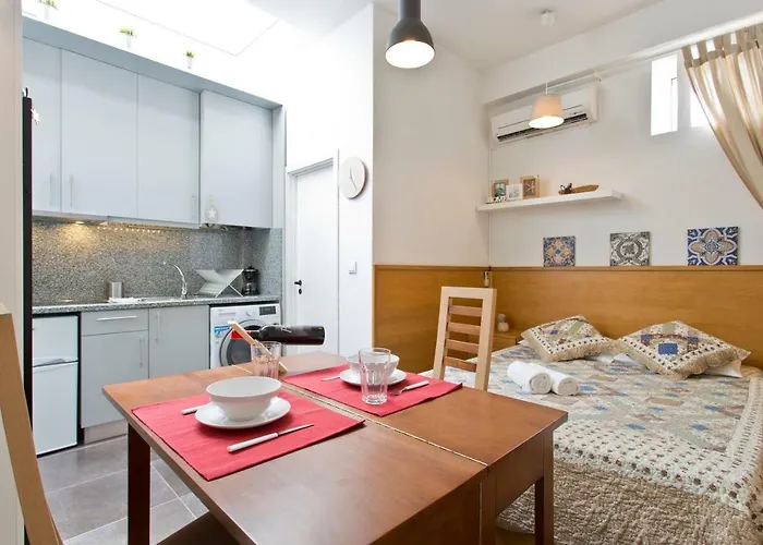 Host Wise - Cozy Quiet Flat - Trindade Station Porto