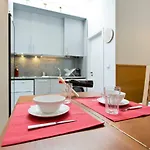 Host Wise - Cozy Quiet Flat - Trindade Station