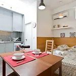Host Wise - Cozy Quiet Flat - Trindade Station Oporto