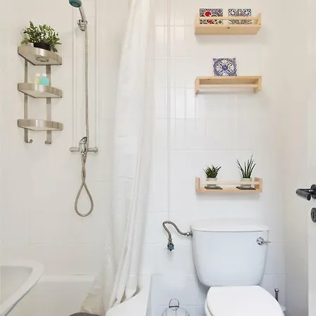 Host Wise - Cozy Quiet Flat - Trindade Station شقة