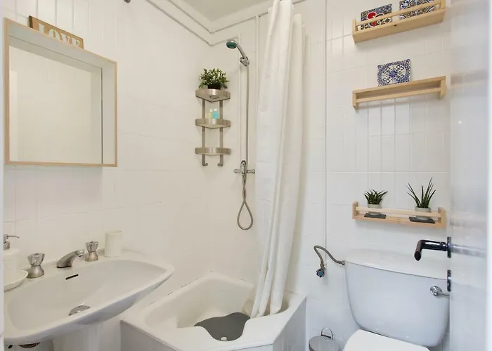Host Wise - Cozy Quiet Flat - Trindade Station Apartment Porto