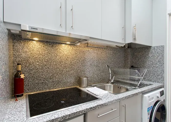 Host Wise - Cozy Quiet Flat - Trindade Station Apartment *